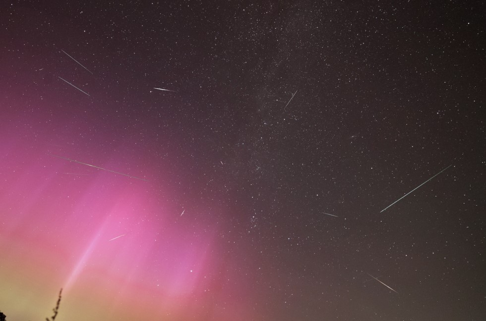 Zwei auf einen Streich – Polarlichter und Sternschnuppen am Himmel über dem Osnabrücker Land